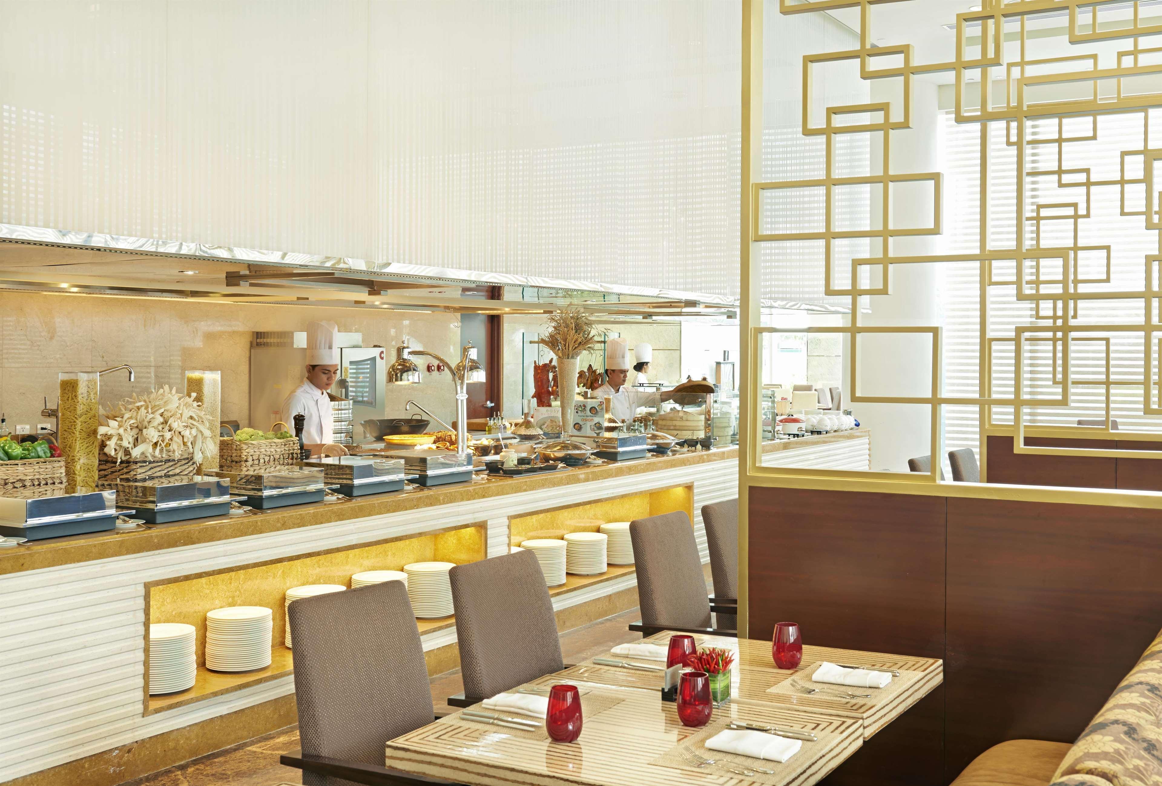 Fairmont Makati Makati City Exterior foto The restaurant