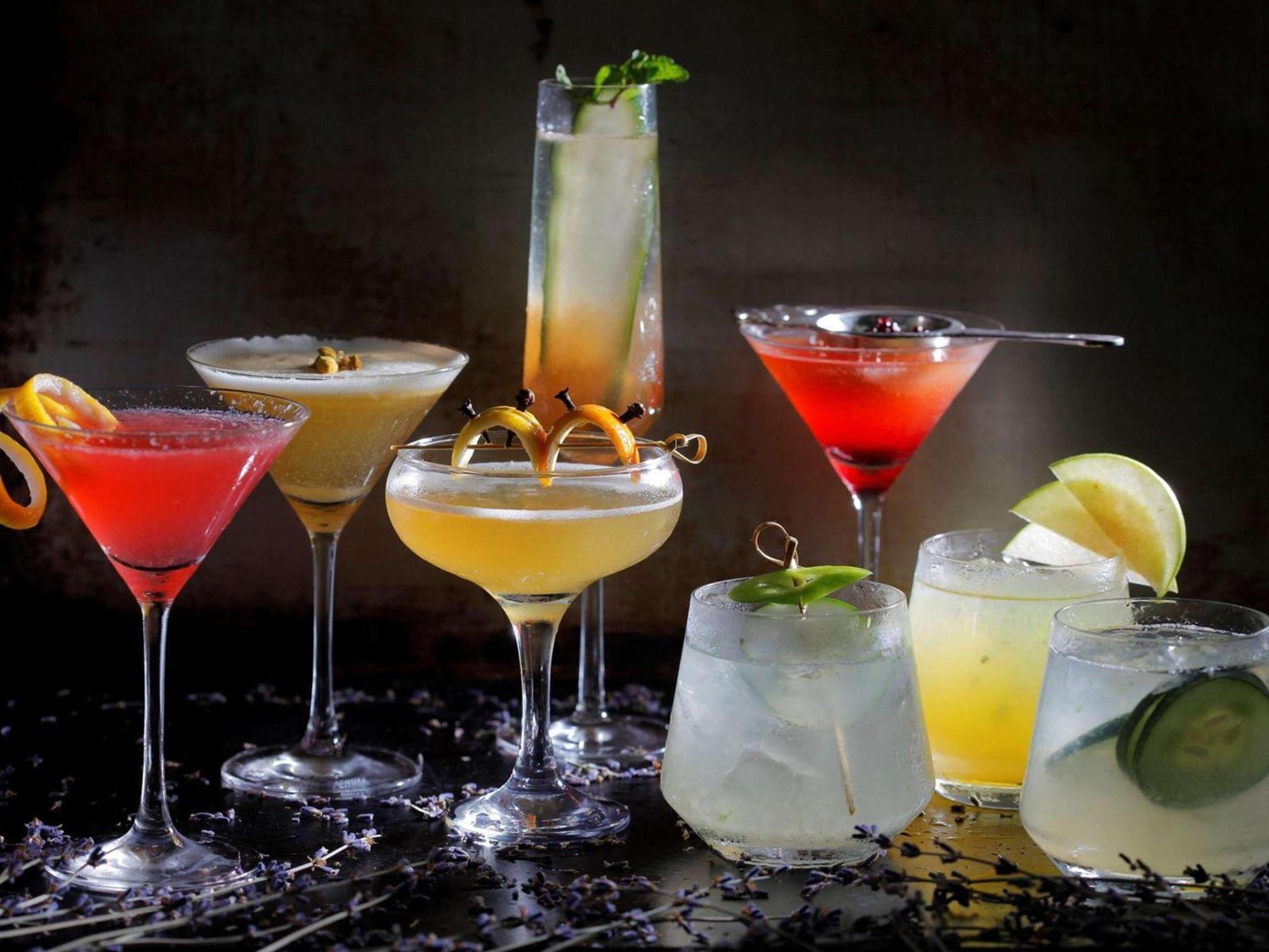Fairmont Makati Makati City Exterior foto A selection of cocktails