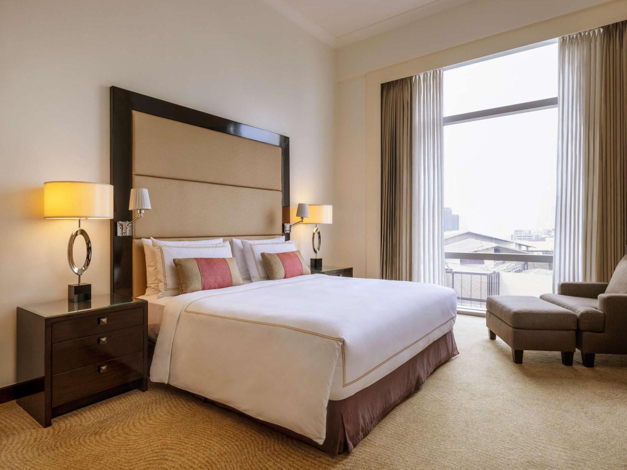 Fairmont Makati Makati City Exterior foto A bedroom at the hotel